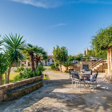 Holiday home Spacious With Garden