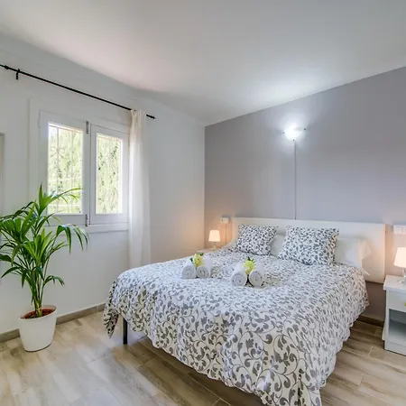 Spacious With Garden Holiday home *