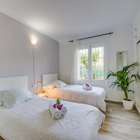 Spacious With Garden Casa de Férias *